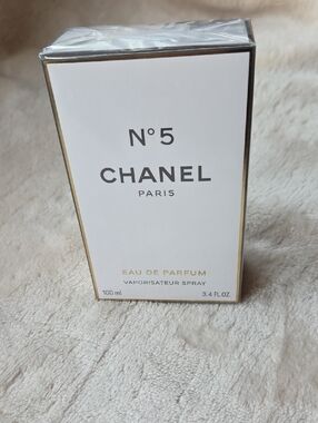 CHANEL N°5 Eau de Parfum White & Gold Box